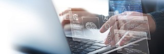 Unternehmer nutzt KI Technologie